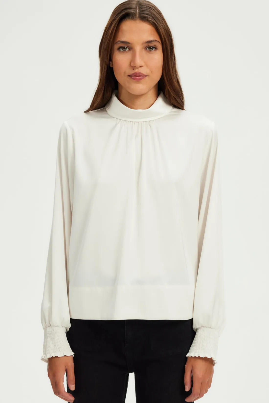 Pablo Blouse en satin écru à col montant - BERYLL Ecru Cheap