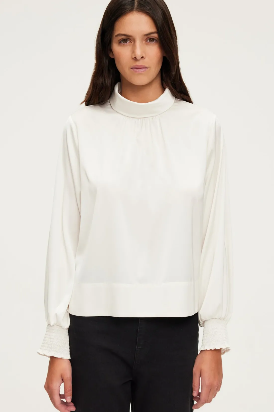 Pablo Blouse en satin écru à col montant - BERYLL Ecru Cheap