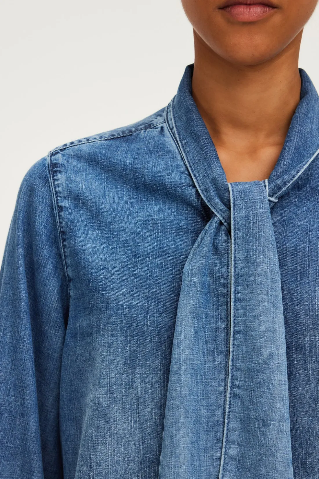 Pablo Chemise en jean et col lavallière - BRYONY Jeans Store