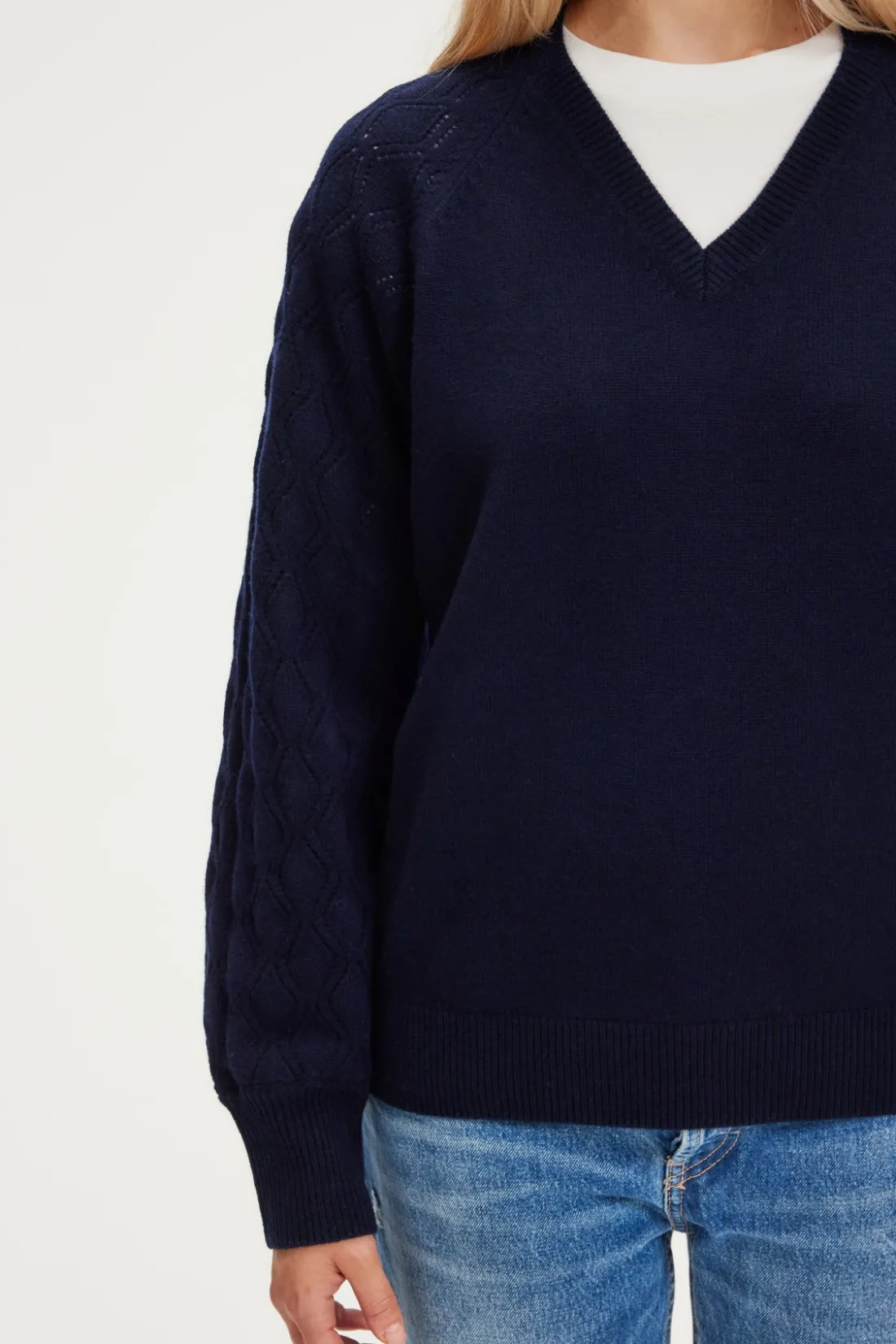 Pablo Pull en laine aux manches ajourées - JIOTI Marine Best